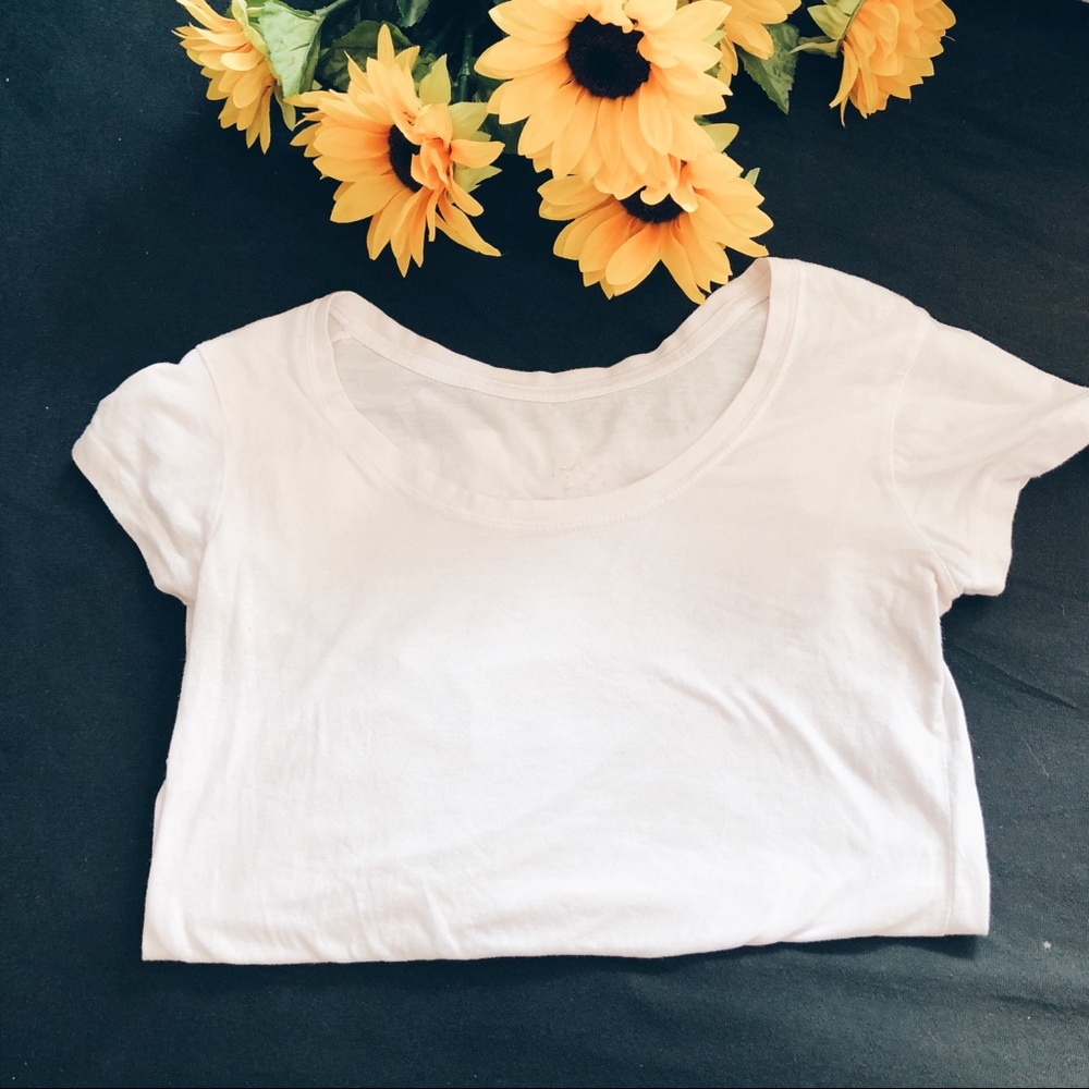 basic white tee ⭐️